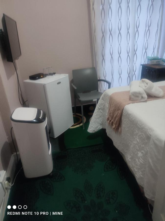The Croc Guest House Springs  Dış mekan fotoğraf