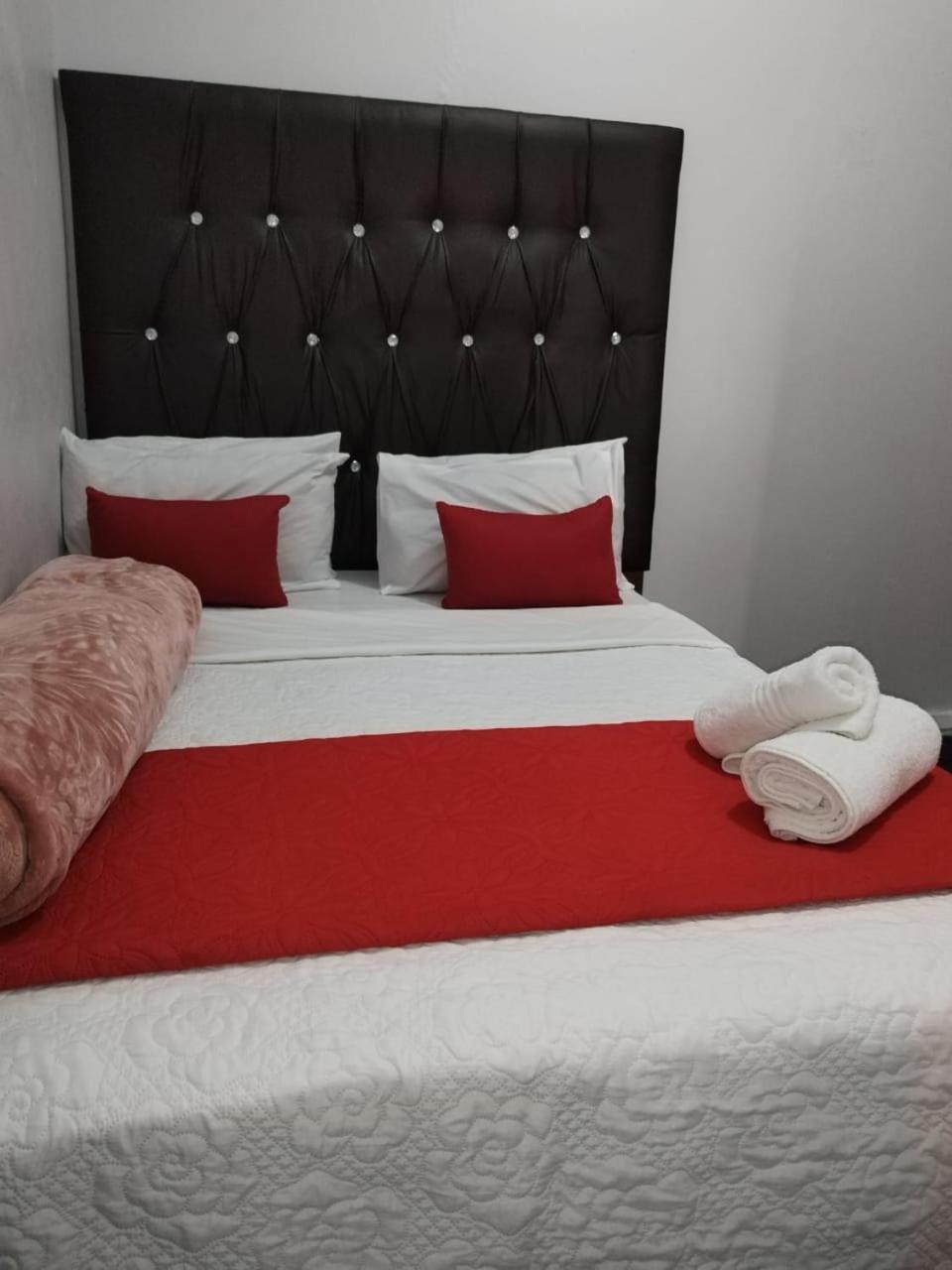 The Croc Guest House Springs  Dış mekan fotoğraf
