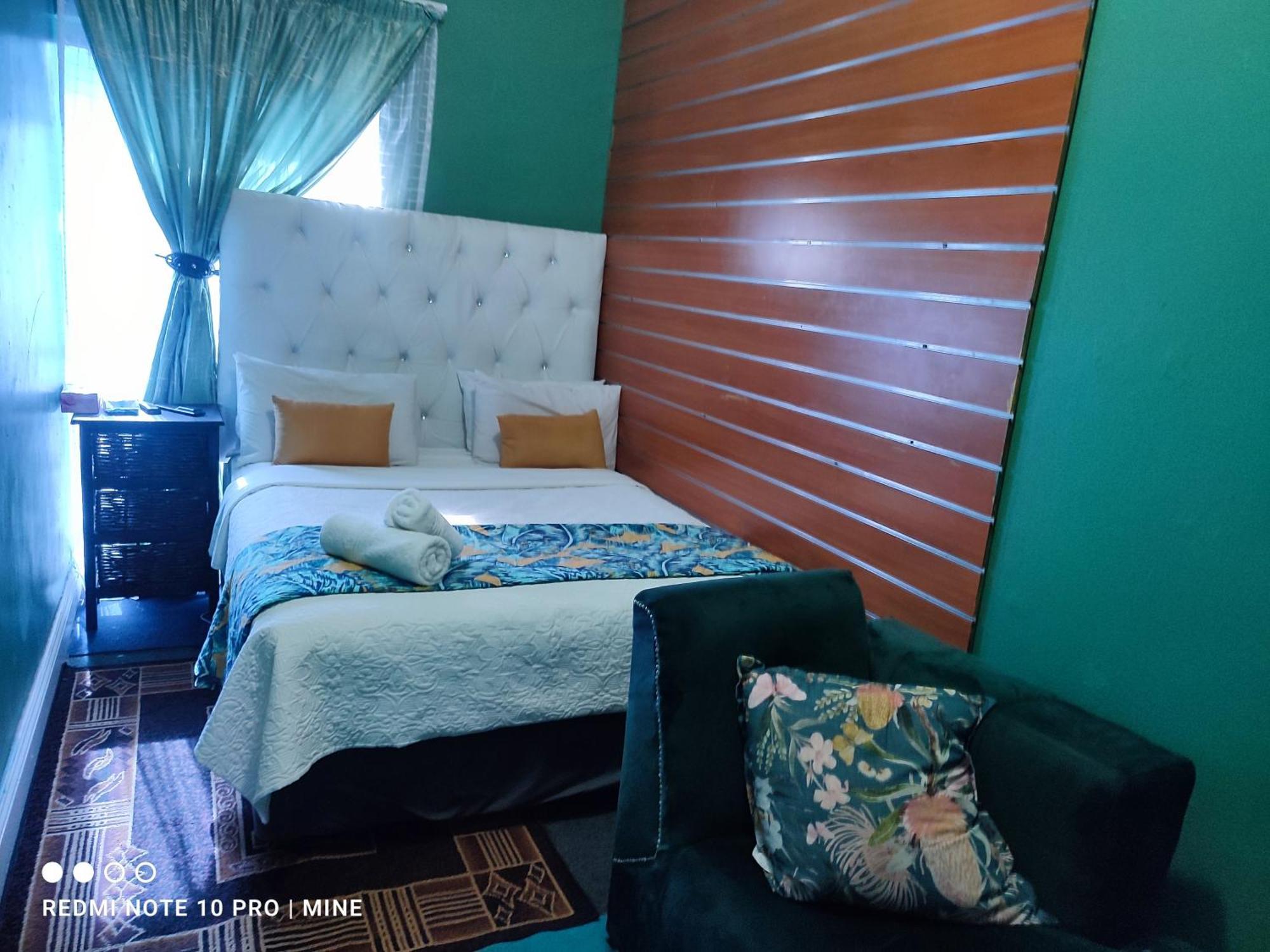 The Croc Guest House Springs  Dış mekan fotoğraf